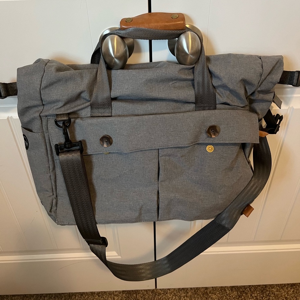 PKG messenger bag- Grey fits 17 inch laptop, with travel slit